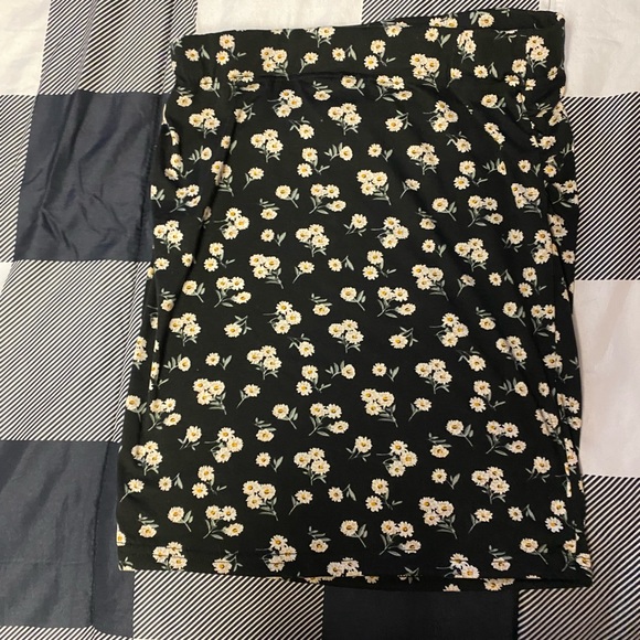 Dresses, rompers and skirts. - Picture 7 of 7